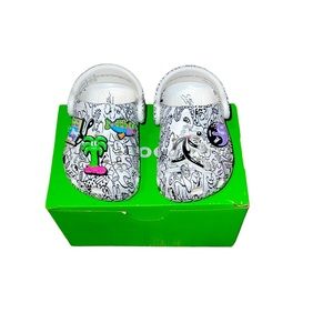 Boys Crocs Classic Clogs x Steven Harrington Limited Edition Art White Size 4C